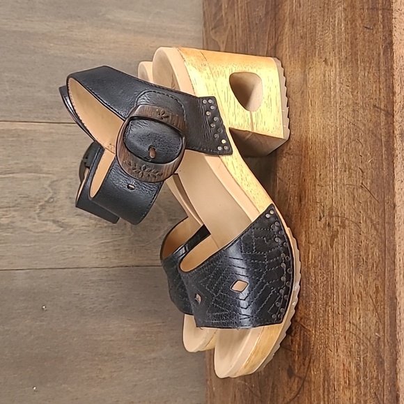 Dansko Clogs Women's sz 36/5.5US Odele Black Tumbled Calf Leather Wood Platforms - Picture 2 of 12